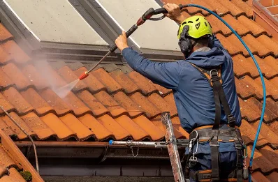 Démoussage et hydrofuge de toiture à Coinches